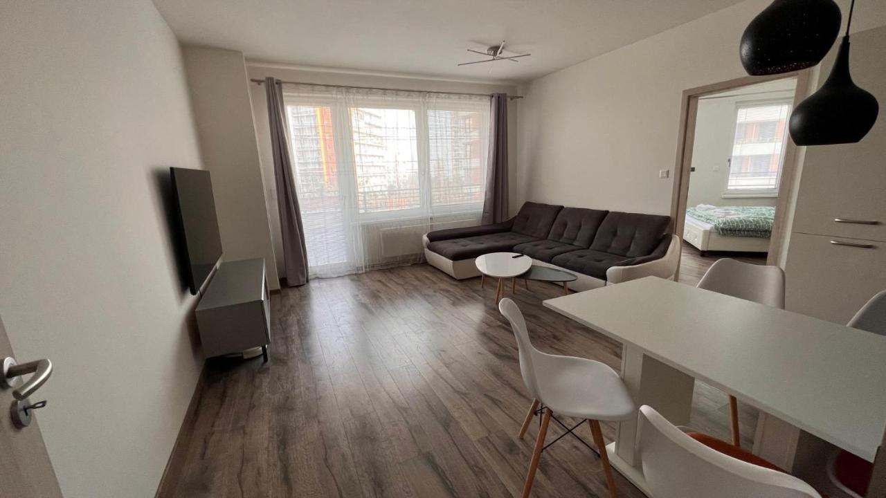 Air-Conditioned, 2 Room Apartment With Balcony, New Building Raca Братислава Экстерьер фото